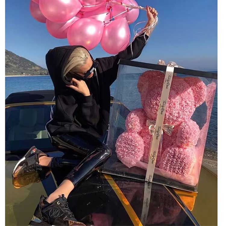 Раушан гүлдері Тедди аюы